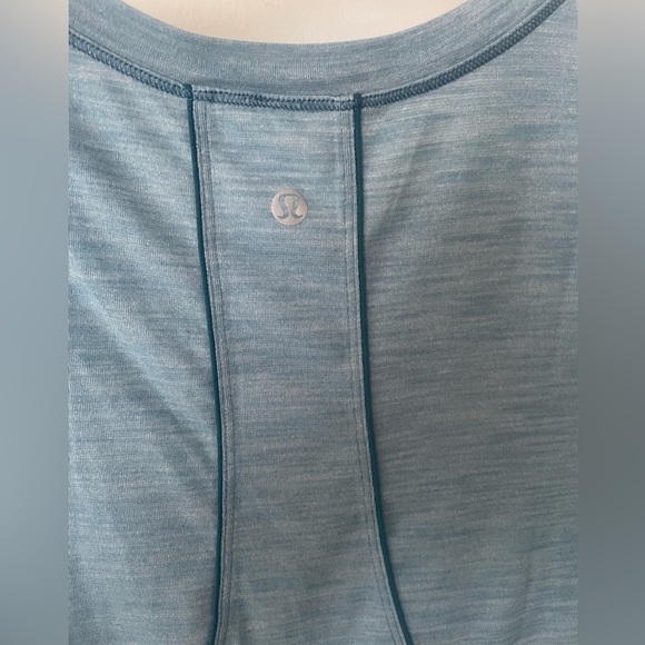 Lululemon athletic t-shirt size 4 - Picture 3 of 4